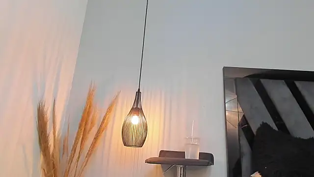 Amelia Brixton online show from February 17, 2026, 5:15 am