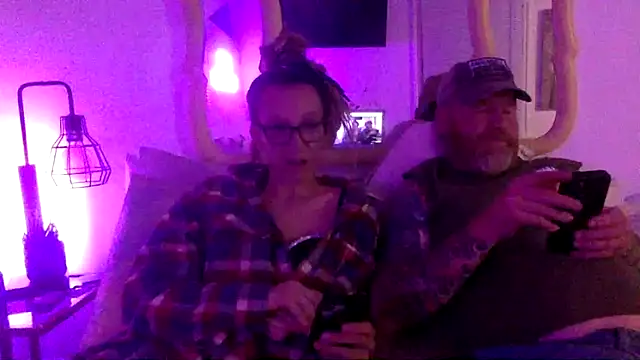 Snapshot of Reddreadfun chatting on October 17, 2025, 6:05 am Reddreadfun online show from October 17, 2025, 6:05 am