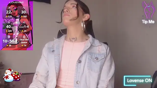 Snapshot of Scarlett_crastrawberry chatting on December 17, 2025, 8:48 pm Scarlett crastrawberry online show from December 17, 2025, 8:48 pm