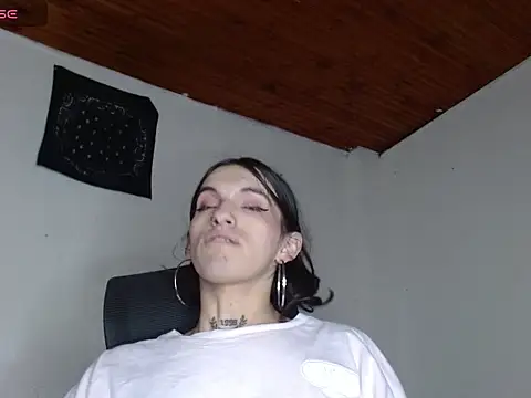 Scarlett crastrawberry online show from April 23, 2026, 2:02 am