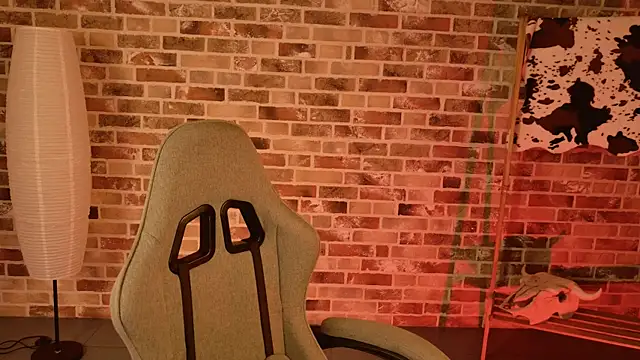 May Bloom online show from November 8, 2025, 5:18 am