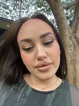 Snapshot of KiraSunshine chatting on February 1, 2026, 4:11 am KiraSunshine online show from February 1, 2026, 4:11 am