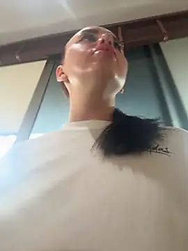 Snapshot of KiraSunshine chatting on February 5, 2026, 4:06 am KiraSunshine online show from February 5, 2026, 4:06 am