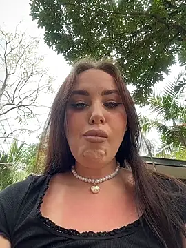 Snapshot of KiraSunshine chatting on February 8, 2026, 5:11 am KiraSunshine online show from February 8, 2026, 5:11 am