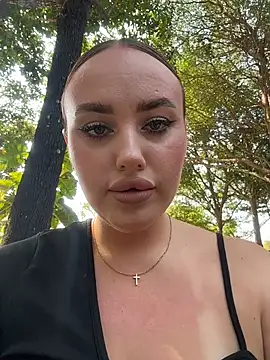 Snapshot of KiraSunshine chatting on February 9, 2026, 3:54 am KiraSunshine online show from February 9, 2026, 3:54 am