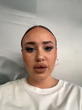 Snapshot of KiraSunshine chatting on February 15, 2026, 6:10 am KiraSunshine online show from February 15, 2026, 6:10 am