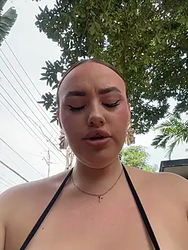 Snapshot of KiraSunshine chatting on February 20, 2026, 4:42 am KiraSunshine online show from February 20, 2026, 4:42 am