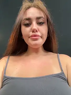 Snapshot of KiraSunshine chatting on February 26, 2026, 4:44 am KiraSunshine online show from February 26, 2026, 4:44 am