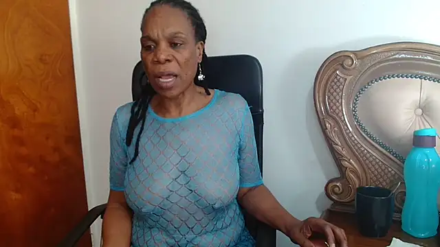 Snapshot of Hotcougar chatting on May 4, 2026, 7:59 am Hotcougar online show from May 4, 2026, 7:59 am