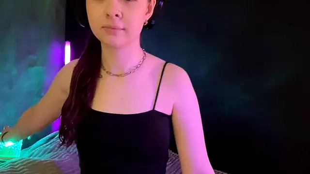 Snapshot of FloralAtoll chatting on October 19, 2025, 1:23 pm FloralAtoll online show from October 19, 2025, 1:23 pm