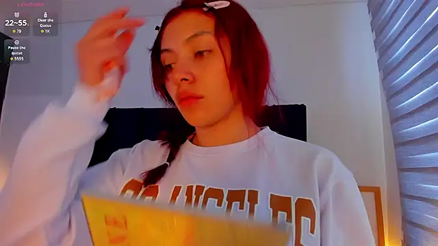 melanie roux   online show from March 28, 2026, 12:27 pm