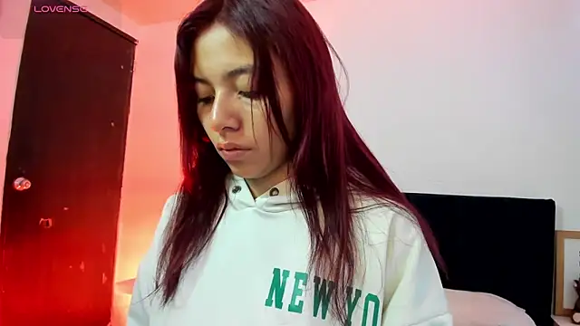 melanie roux   online show from May 14, 2026, 12:12 pm