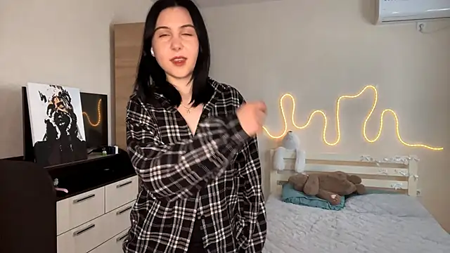 MyraLitterers online show from March 28, 2026, 1:54 pm