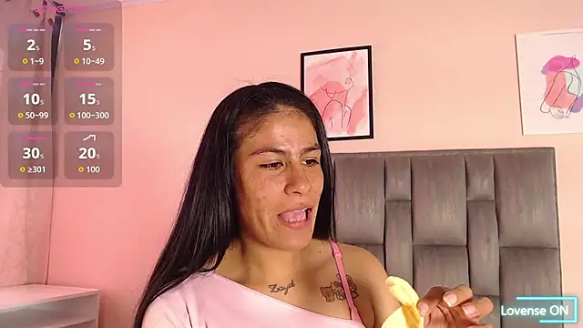 Snapshot of Ailyn8 chatting on October 20, 2025, 9:04 pm Ailyn8 online show from October 20, 2025, 9:04 pm