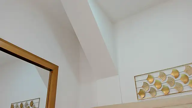 lucia lorenz online show from February 5, 2026, 11:26 am