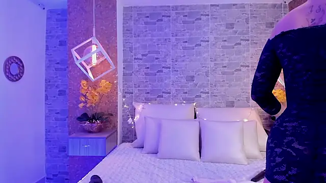 Catalina-Thompson online show from November 14, 2025, 12:15 pm