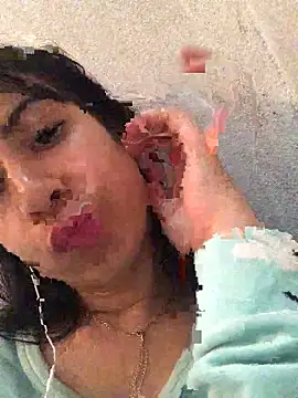 Snapshot of Salwa-32 chatting on October 17, 2025, 11:40 pm Salwa-32 online show from October 17, 2025, 11:40 pm