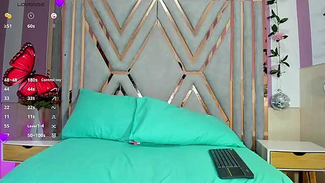 Snapshot of vanesaa_mejia chatting on December 3, 2025, 3:14 am vanesaa mejia online show from December 3, 2025, 3:14 am