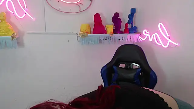 littlee red online show from November 29, 2025, 8:12 pm