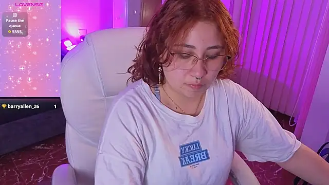 Snapshot of littlee_red chatting on April 30, 2026, 8:48 pm littlee red online show from April 30, 2026, 8:48 pm