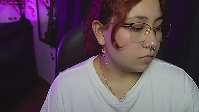 Snapshot of littlee_red chatting on May 5, 2026, 10:29 pm littlee red online show from May 5, 2026, 10:29 pm