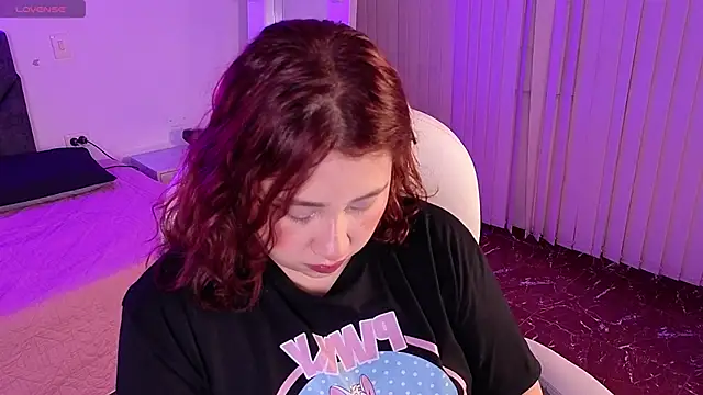 Snapshot of littlee_red chatting on May 26, 2026, 8:27 pm littlee red online show from May 26, 2026, 8:27 pm