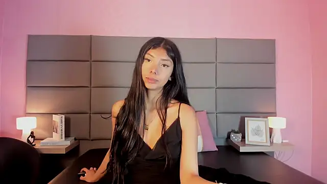 Isabella Marsh online show from November 21, 2025, 1:10 pm