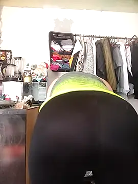 Snapshot of Alondrabb80 chatting on December 20, 2025, 3:30 pm Alondrabb80 online show from December 20, 2025, 3:30 pm