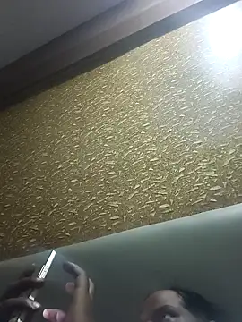 RNlov online show from November 8, 2025, 2:17 pm