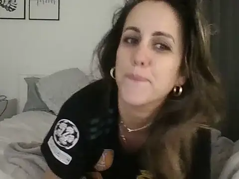 Snapshot of RedVelvet0690 chatting on October 20, 2025, 5:24 pm RedVelvet0690 online show from October 20, 2025, 5:24 pm