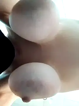 Loveyoudearxq online show from October 27, 2025, 8:18 am