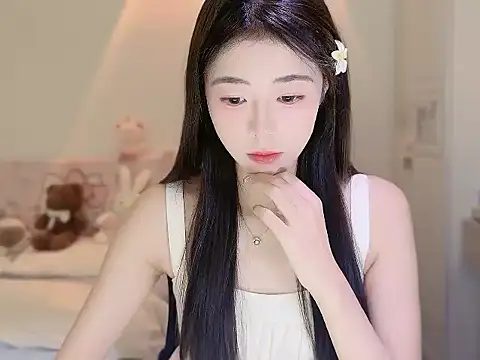 Onecutelittle online show from October 24, 2025, 4:42 am