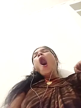 Snapshot of CUTE_NESA chatting on October 21, 2025, 7:14 pm CUTE NESA online show from October 21, 2025, 7:14 pm