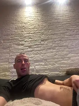 Rotteei1 online show from November 23, 2025, 4:07 pm