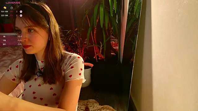 Snapshot of your_lunalike chatting on November 12, 2025, 6:41 pm your lunalike online show from November 12, 2025, 6:41 pm