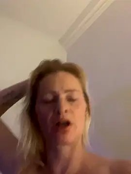 Snapshot of milfdawn chatting on October 18, 2025, 6:08 pm milfdawn online show from October 18, 2025, 6:08 pm