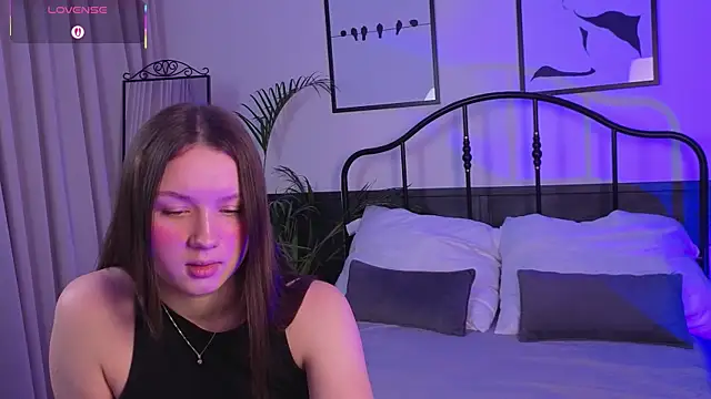 Snapshot of LunaMim chatting on December 19, 2025, 3:52 pm LunaMim online show from December 19, 2025, 3:52 pm