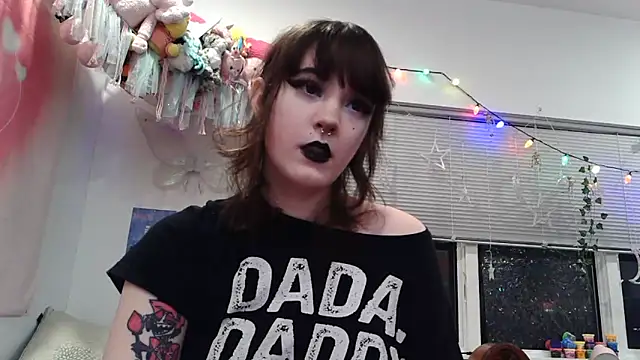 Snapshot of Trickylucy555 chatting on February 13, 2026, 10:44 am Trickylucy555 online show from February 13, 2026, 10:44 am