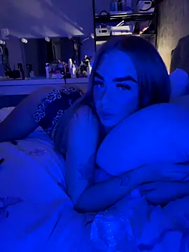 Snapshot of Ellieskyyee1 chatting on November 16, 2025, 1:22 am Ellieskyyee1 online show from November 16, 2025, 1:22 am