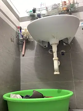HinayLa online show from May 14, 2026, 10:16 pm