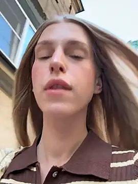 kira mia online show from June 5, 2026, 4:35 pm