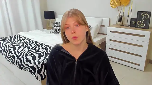 Stella Light online show from November 8, 2025, 4:23 am