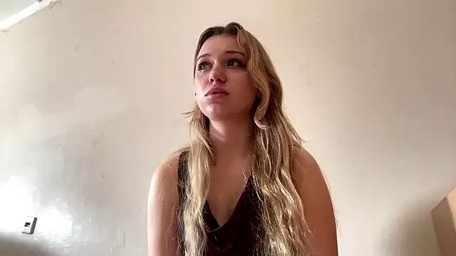 Snapshot of Fiorence_Blonde chatting on October 23, 2025, 11:09 am Fiorence Blonde online show from October 23, 2025, 11:09 am
