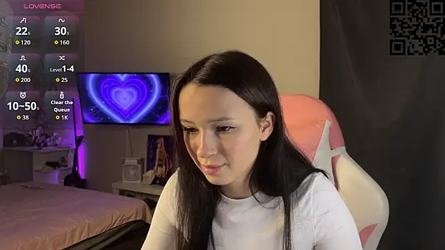 ella simons online show from November 10, 2025, 12:53 am