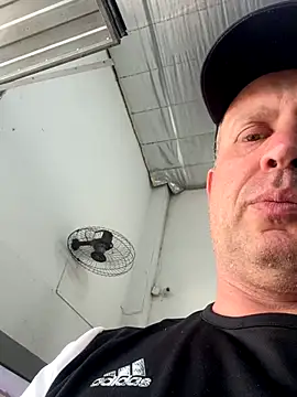 Snapshot of wellingtonmds chatting on October 27, 2025, 6:01 pm wellingtonmds online show from October 27, 2025, 6:01 pm