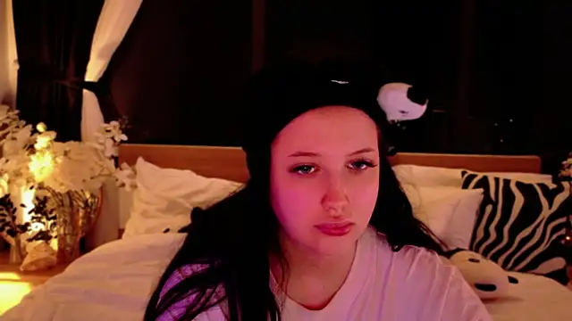 Felicia Herceg online show from November 16, 2025, 10:15 pm