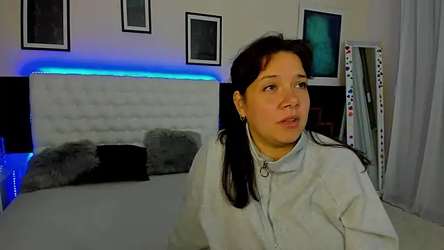 Snapshot of JulietteHarley chatting on October 20, 2025, 2:17 pm JulietteHarley online show from October 20, 2025, 2:17 pm