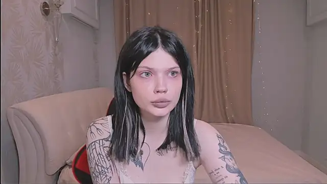 KeepMeOut online show from October 21, 2025, 10:27 am