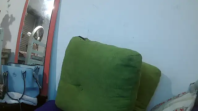 CarlaBrasuca online show from April 21, 2026, 7:36 am