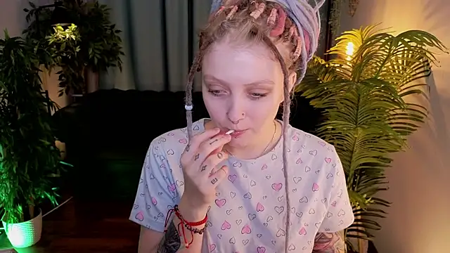 Kiki shay online show from November 14, 2025, 1:32 pm